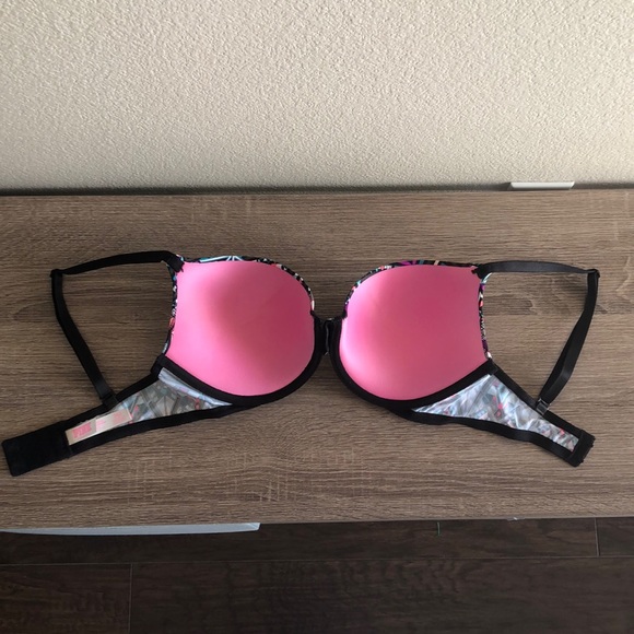 PINK Victoria’s Secret. WEAR EVERYWHERE PUSH-UP - Picture 2 of 8